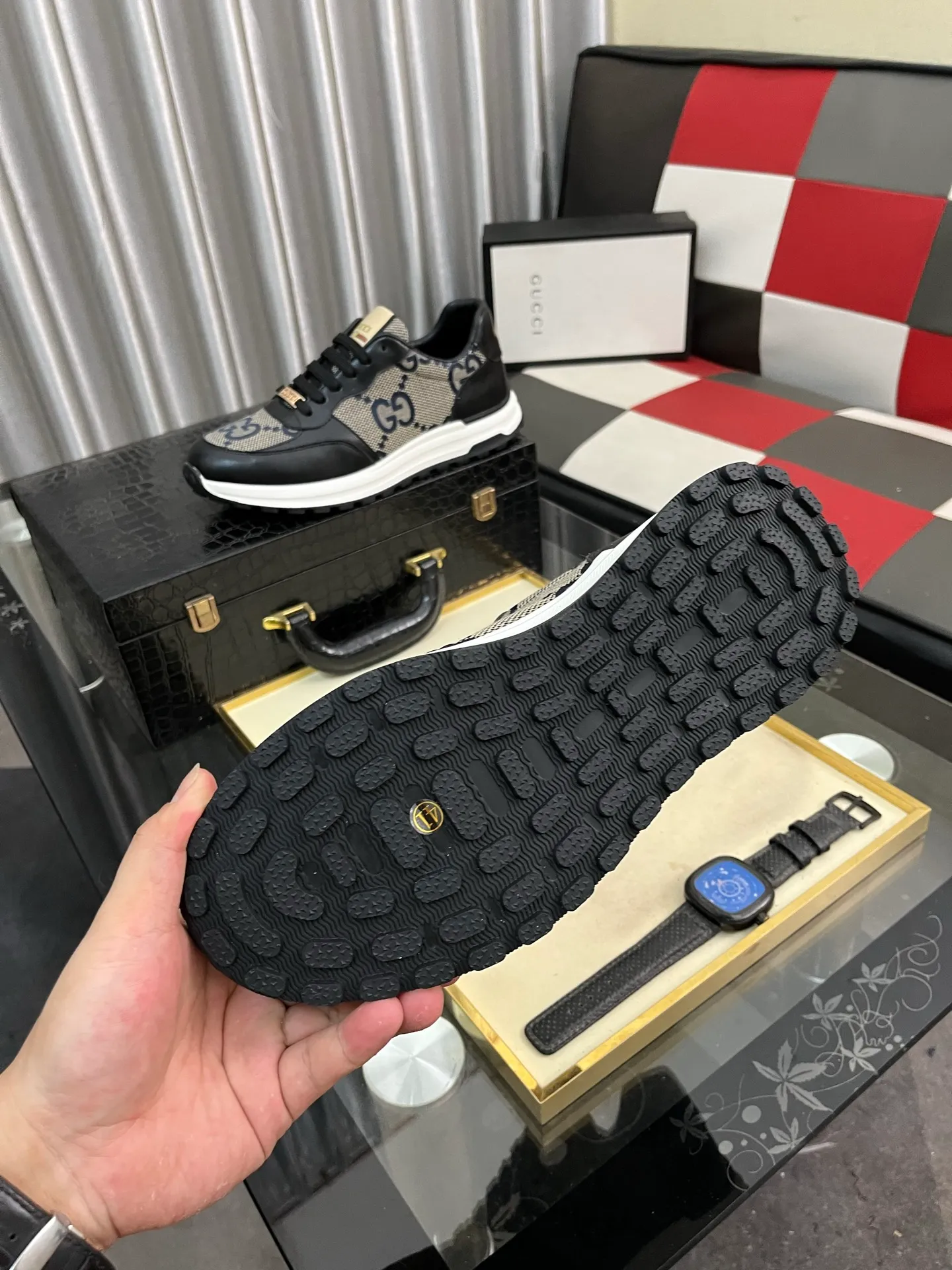 Men's shoes💰420⌚️⌚️[GUCCI] Gucci men's casual shoes are absolutely popular🔥The ultimate matching item for trendy men! The charm of super texture is irresistible, the main recommendation, the flower leather color is bright! The upper is made of high-quality cowhide + breathable fabric, sheepskin feet, wear-resistant rubber sole, noble and elegant! Extremely comfortable🎁🎁You can be as handsome as you want💪 38-442️⃣colors available